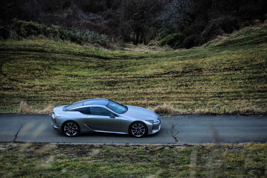  Lexus LC500h 2017 года  (JP) (фото 16 из 30)